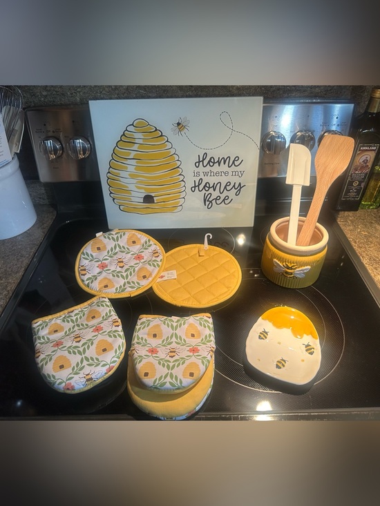 Source Unknown Other - Honeybee Kitchen Bundle New with Spoon Holder & Rest/Cutting Board/Mitts/Holders